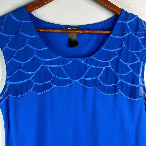 ANN TAYLOR Embroidered Tank Top Royal Blue Scallop Pattern Cap Sleeve Size L - Picture 3 of 9